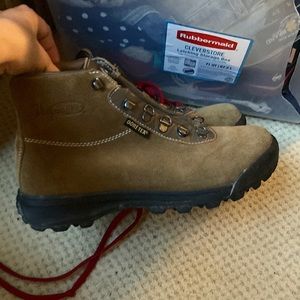 Women’s Vasque hiking boots 10.5